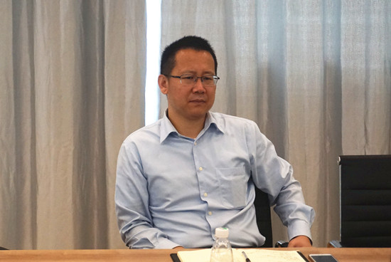圖為孚能科技副總裁江俊偉博士參與調(diào)研座談.jpg