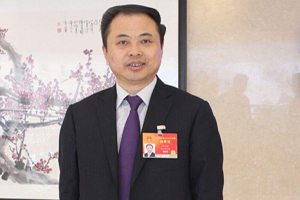全國人大代表、天能集團(tuán)張?zhí)烊危航ㄗh優(yōu)化鉛蓄電池產(chǎn)業(yè)財(cái)稅政策