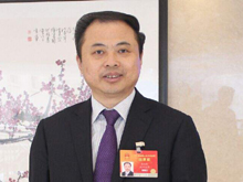 全國(guó)人大代表、天能集團(tuán)張?zhí)烊危航ㄗh優(yōu)化鉛蓄電池產(chǎn)業(yè)財(cái)稅政策