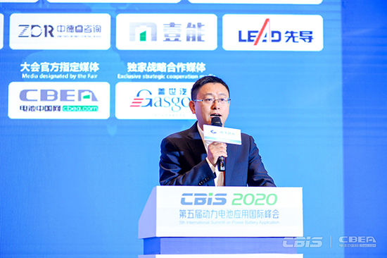 寧德時(shí)代新能源科技股份有限公司董事長(zhǎng)助理孟祥峰主持“車用動(dòng)力電池的變革”主題論壇