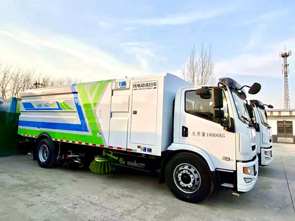 潔凈新天地 銀隆市政車(chē)進(jìn)駐臨沂