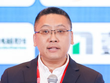 江西明冠鋰膜技術有限公司副總經(jīng)理趙鑫主持“材料技術突破與產(chǎn)業(yè)化應用”主題論壇