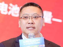 江西明冠鋰膜技術有限公司副總經(jīng)理趙鑫主持“動力電池產(chǎn)業(yè)新生態(tài)”主題論壇